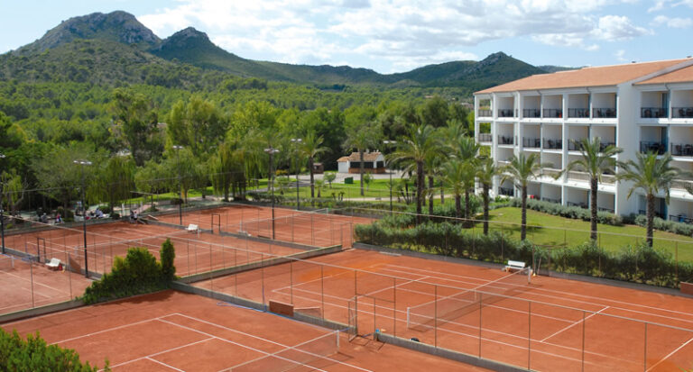 Beach Club Font de Sa Cala - Tennisplätze in Font de Sa Cala, Mallorca