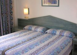 HOTEL ALONDRA cama doble habitación