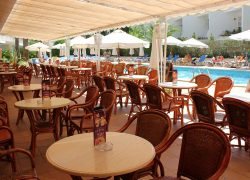 HOTEL ALONDRA terraza bar mesas