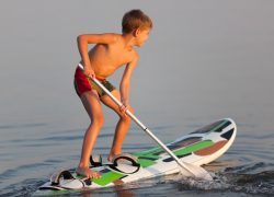 familia actividades acuaticas stand up paddle